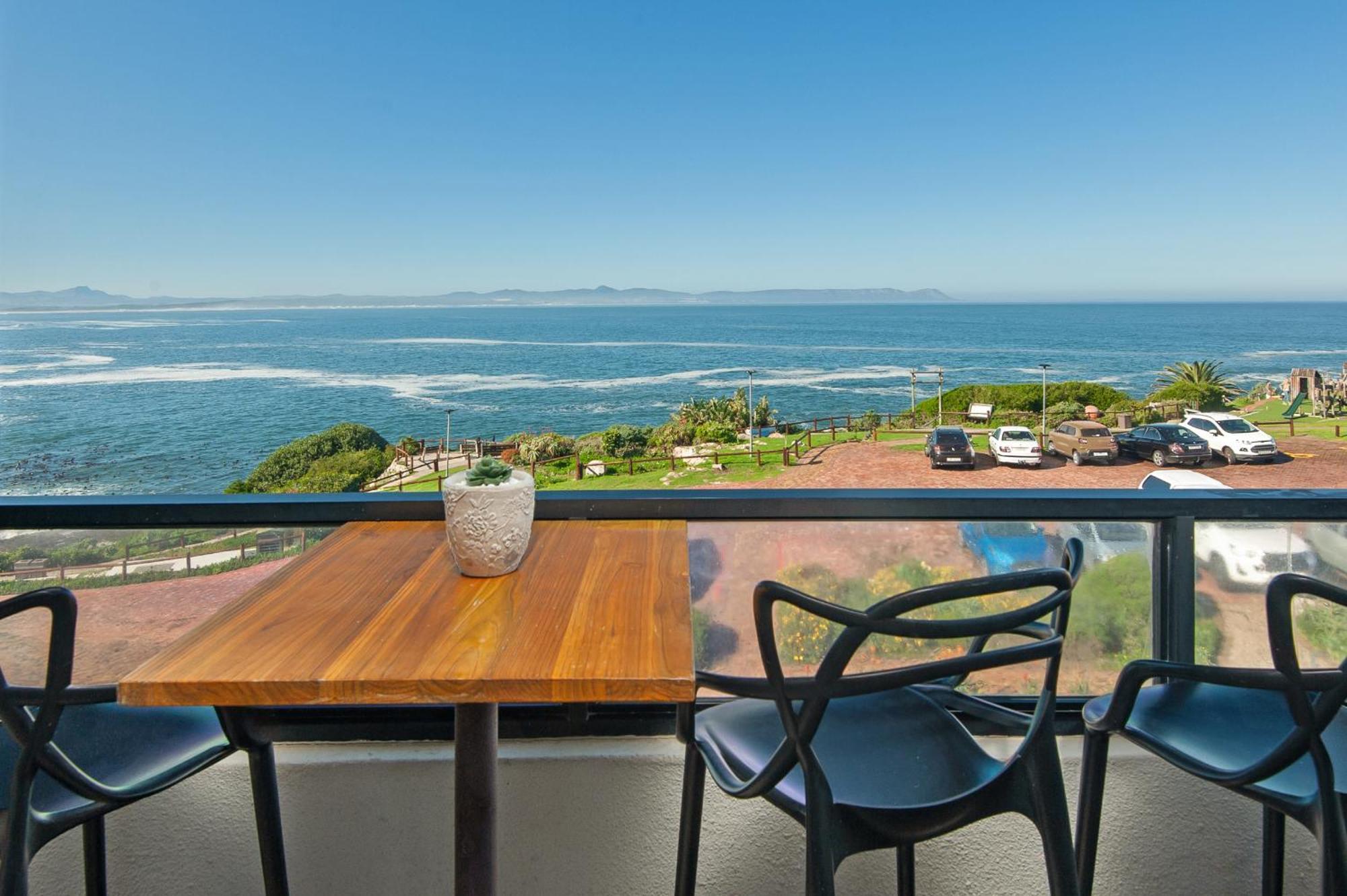 Walker Bay Luxury Seafront Apartment Hermanus Exterior photo